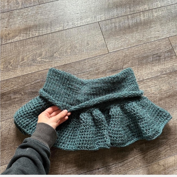 Handmade crochet/knit mini skirt - Picture 5 of 7
